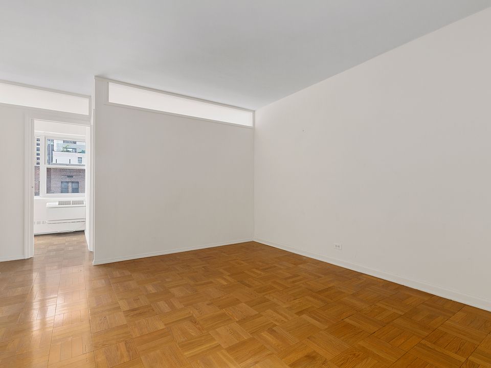 2nd image of 300 E 46th St APT 5L