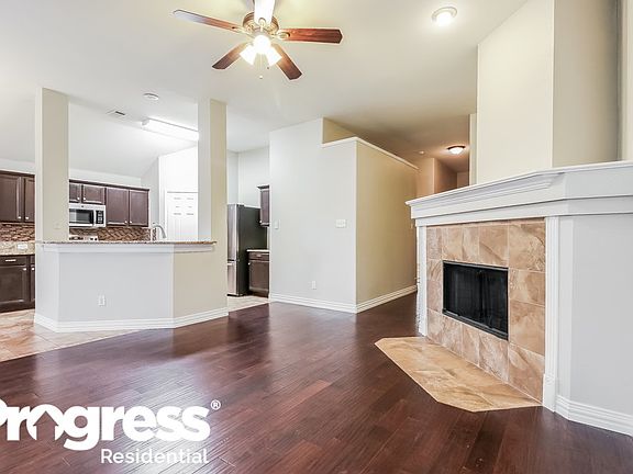 3rd image of 624 Oak Hollow Trl