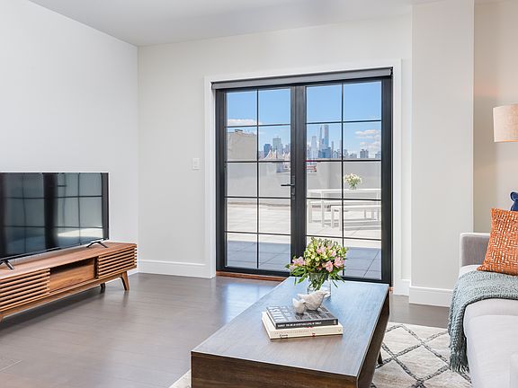 4th image of 4005 Crescent St APT 5E