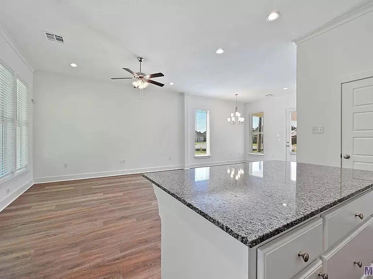 4 bed, 2.5 bath, 1930 sqft, $3,100 — Photo 2