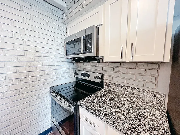 120 Oakley — Photo 4