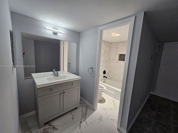 5th image of 11111 Biscayne Blvd #6D