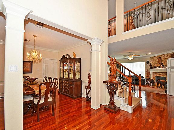 Enter this home and appreciate the gorgeous Mahogany solid wood floors!