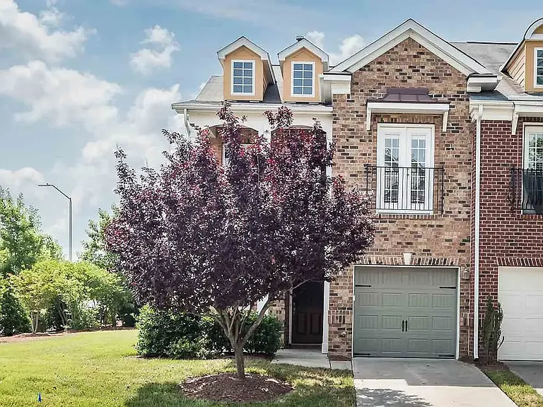 1001 Remington Oaks Cir — Photo 2