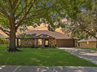 10037 Stoneleigh Dr, Benbrook, TX 76126