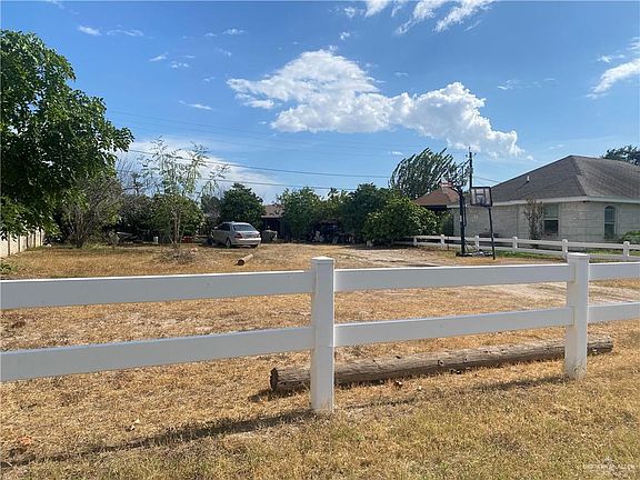 5th image of 2517 Pecan Ave