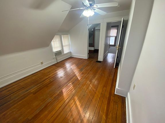 3rd image of 414 Laramie St APT 1