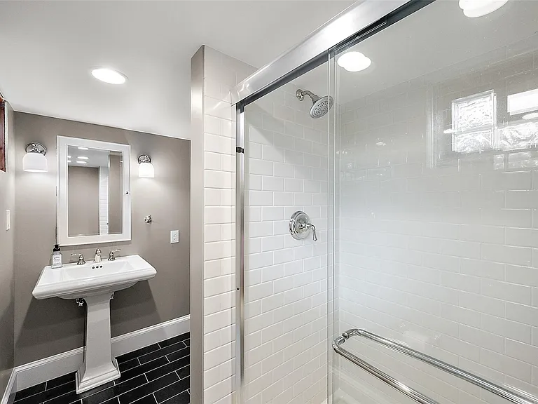 4420 Elmwood Ave — Photo 22