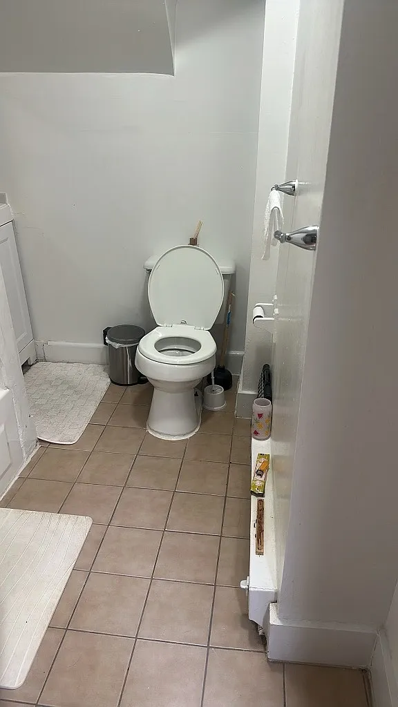 2 bed, 1.0 bath, $2,350 — Photo 2