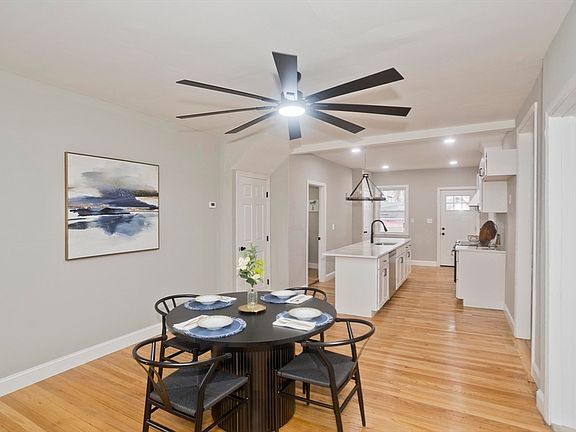 3rd image of 305 Dickinson St