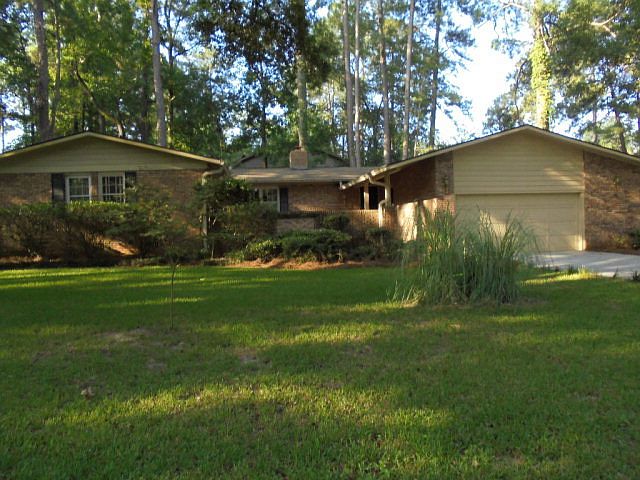 1st image of 2135 Lakeshore Dr
