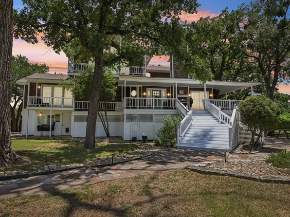 11701 Oakwood Ln, Fort Worth, TX 76179