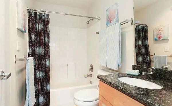 3 bed, 2.5 bath, 1443 sqft, $4,900 — Photo 3