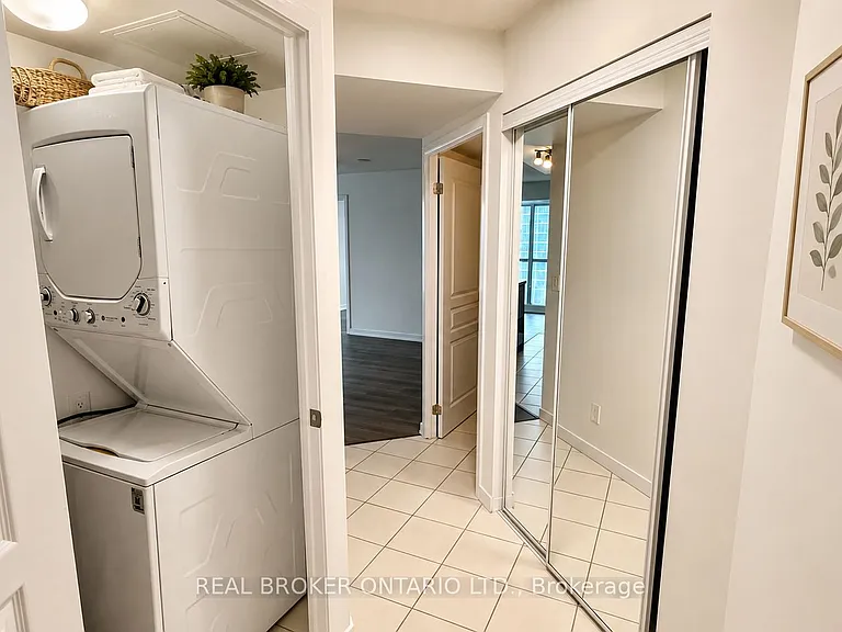 18 Yonge St #1013 — Photo 9