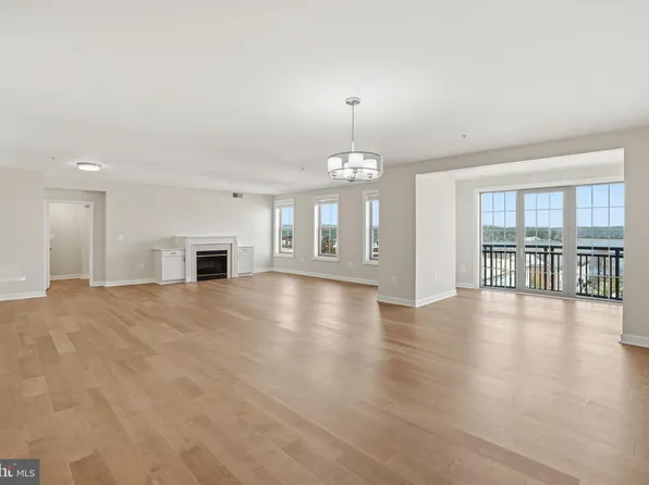 485 Harbor Side St APT 604, Woodbridge, VA 22191