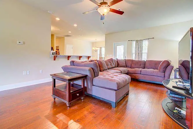 4 bed, 2104 sqft, $2,150 — Photo 3