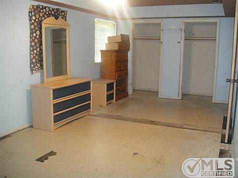 4th image of 3841 Grady St