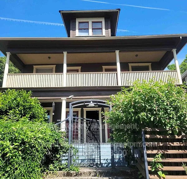 3816 N Borthwick Ave — Photo 1