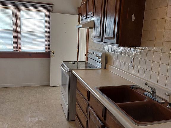 2nd image of 1610 8th Ave APT 1