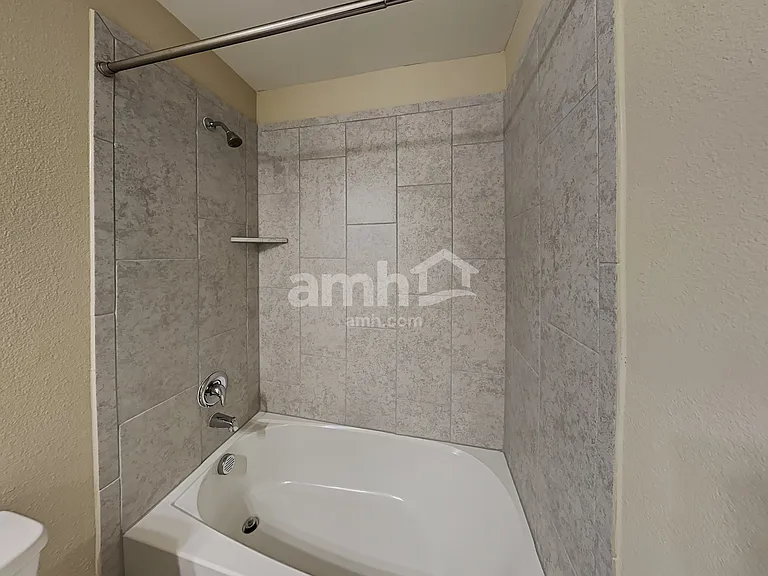 724 Lansman Trl — Photo 14