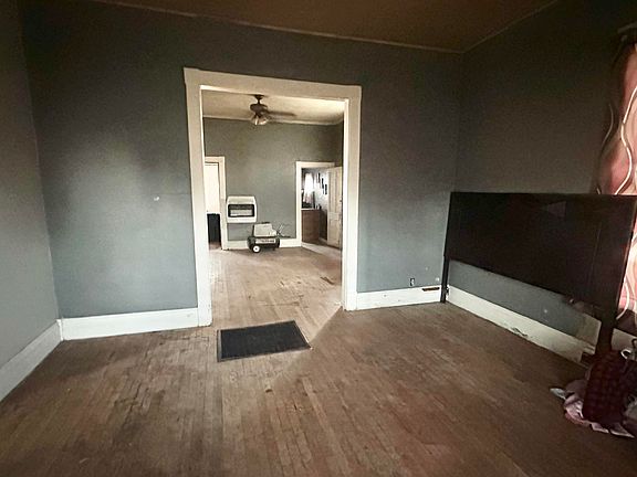 4th image of 619 Maple Ave