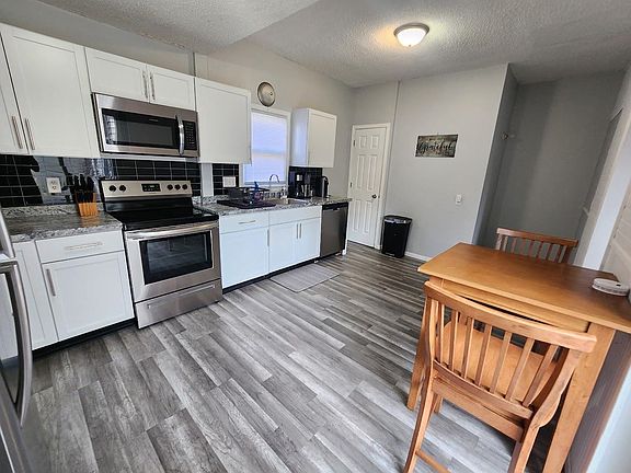5th image of 513 Cedar St