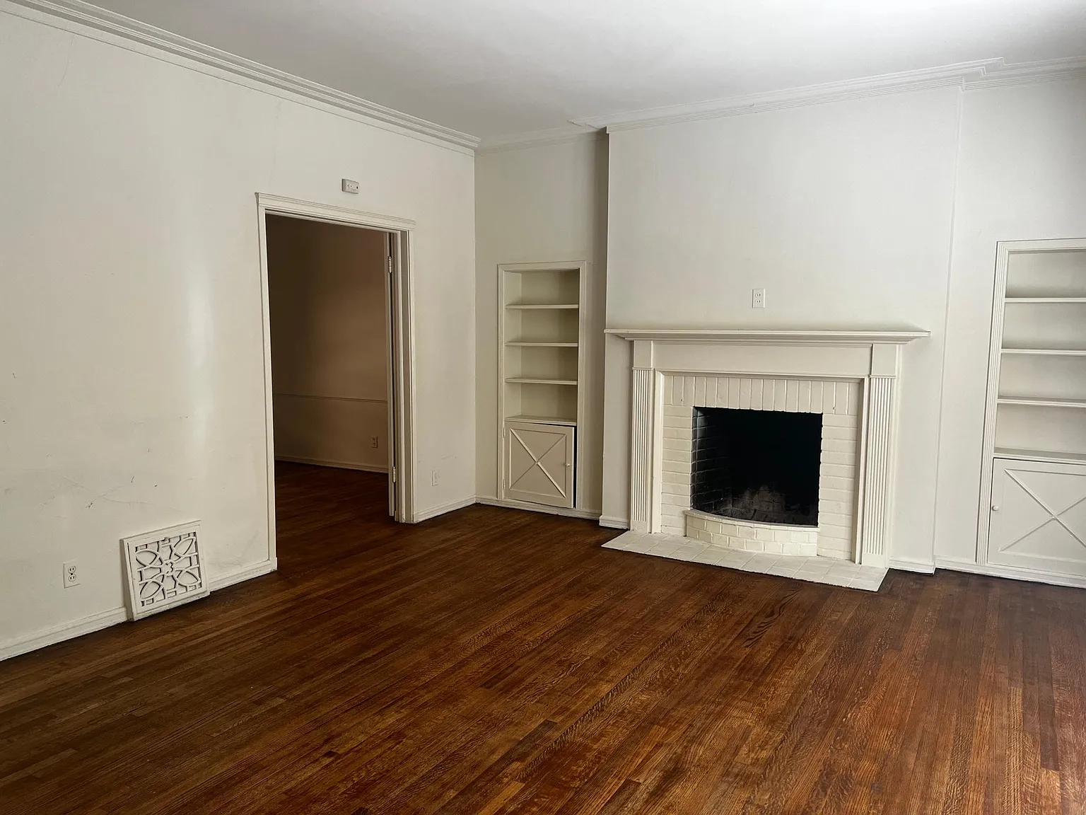 925 Gayley Ave — Photo 2