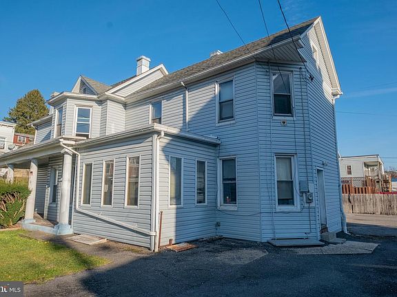 3rd image of 444 Columbia St