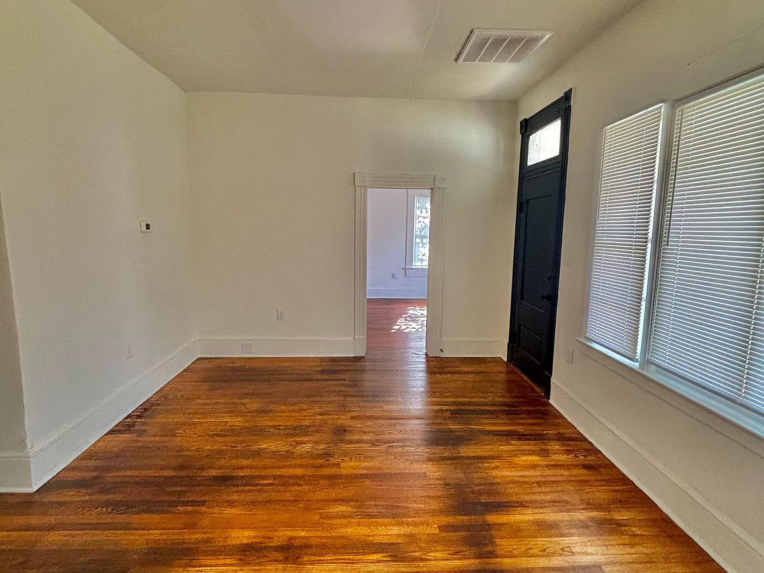 3 bed, 1200 sqft, $1,575 — Photo 2