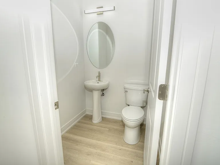 214 N Walnut St — Photo 16