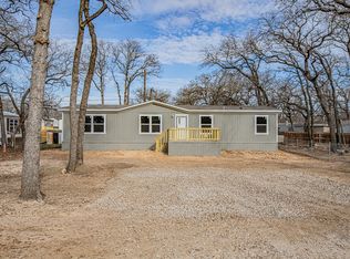 1613 Mockingbird Ln, Azle, TX 76020