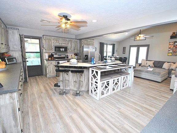 2nd image of 109 Crestview Dr #10