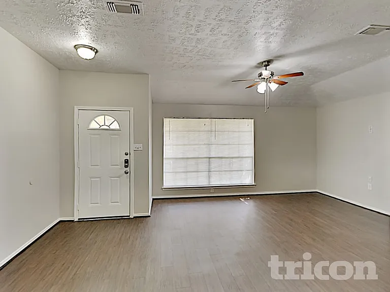 19311 Amistad Dr — Photo 3