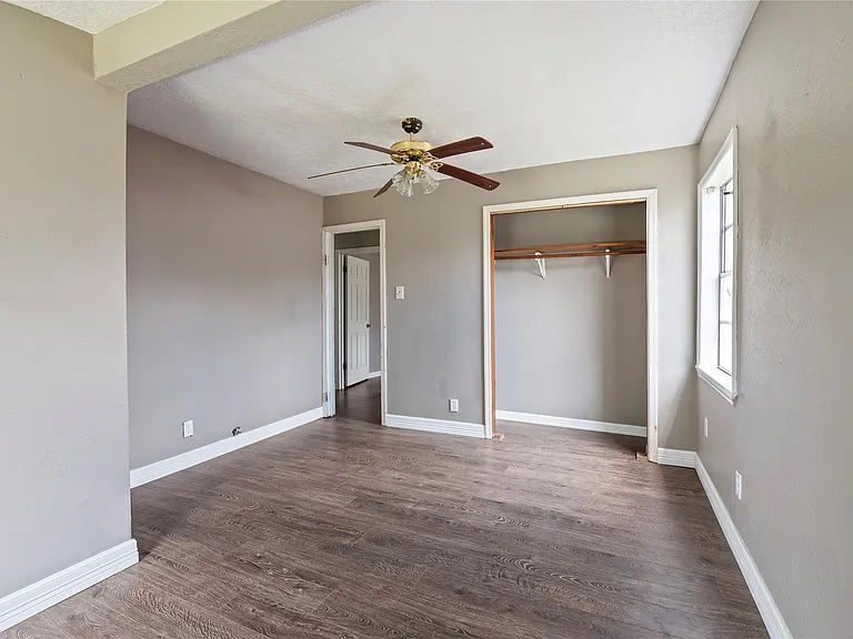 718 E Belmont St — Photo 24