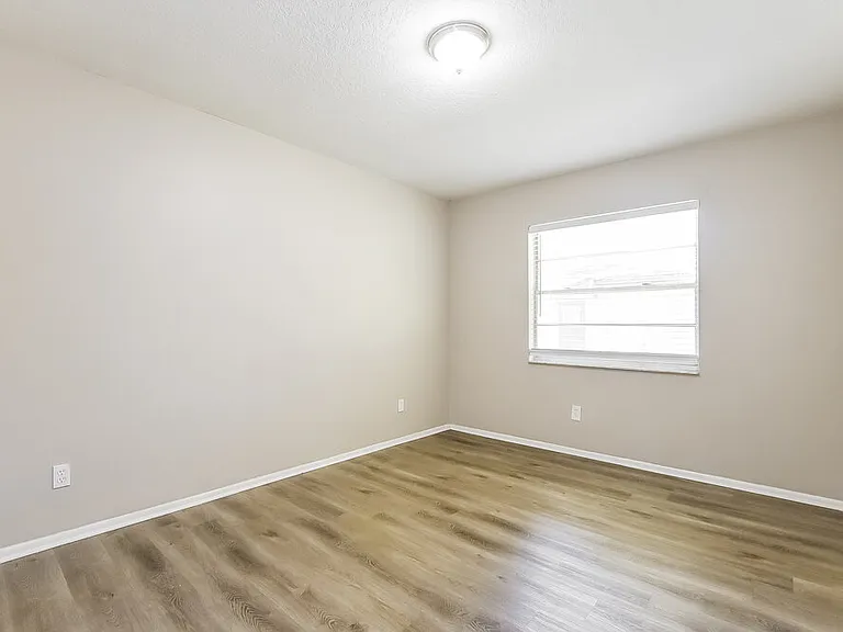 1410 Orchid Ln — Photo 13