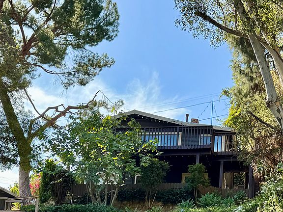 The large lot and view.