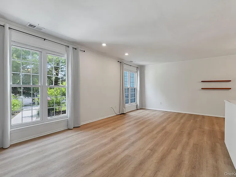 48 Homestead Village Dr — Photo 6