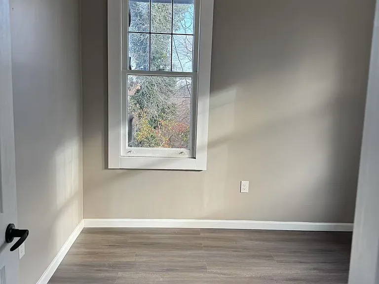 747 Clinton Springs Ave — Photo 6