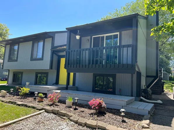 10178 Skeman Rd, Brighton, MI 48114