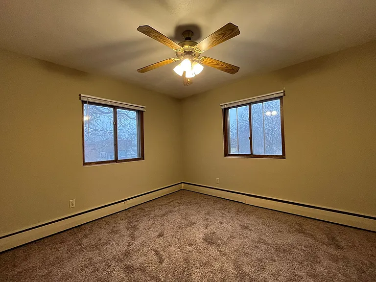 224 Bates Ave — Photo 8