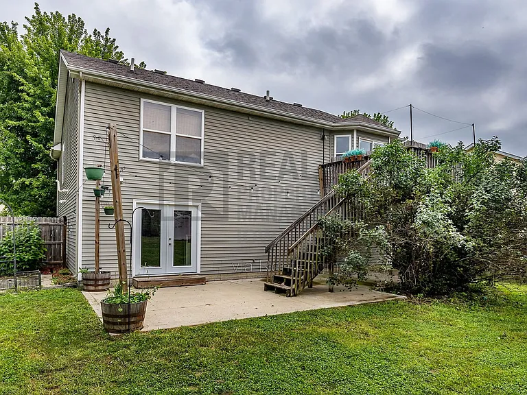 1229 E 18th St — Photo 32