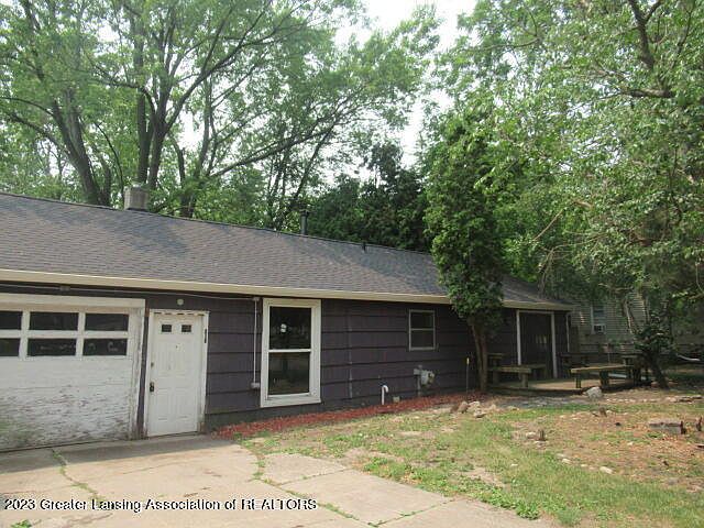 2nd image of 615 W Hodge Ave