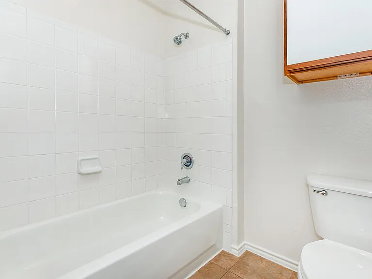 San Pedro Apartments — Photo 41