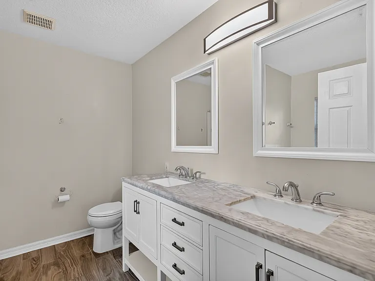 8038 SW 67th Rd — Photo 27