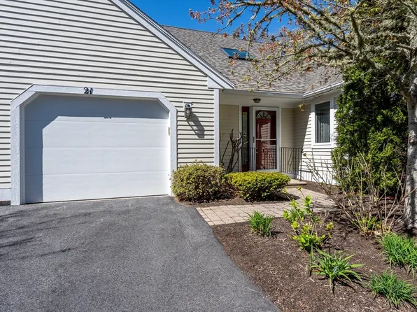 21 Rolling Green Ln #140, Mashpee, MA 02649