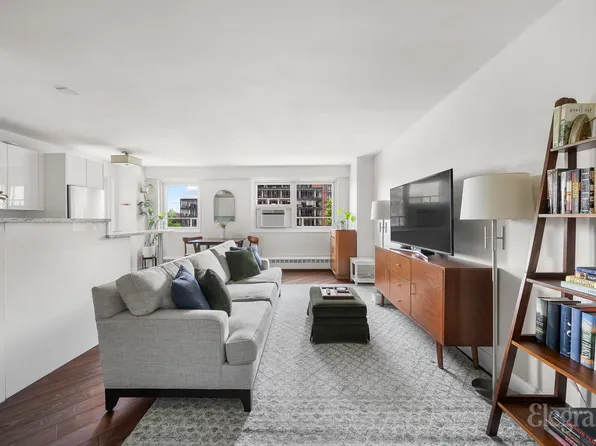 195 Adams Street 6E image 2 of 18