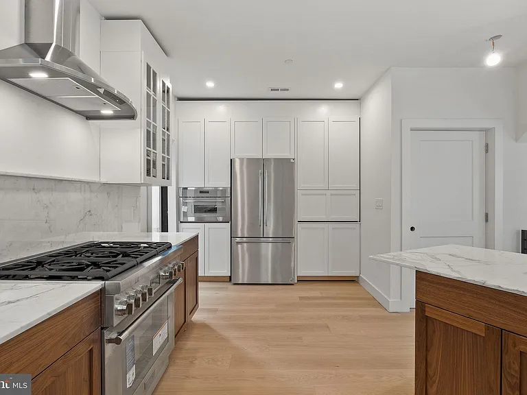 706 Latona St #J — Photo 5