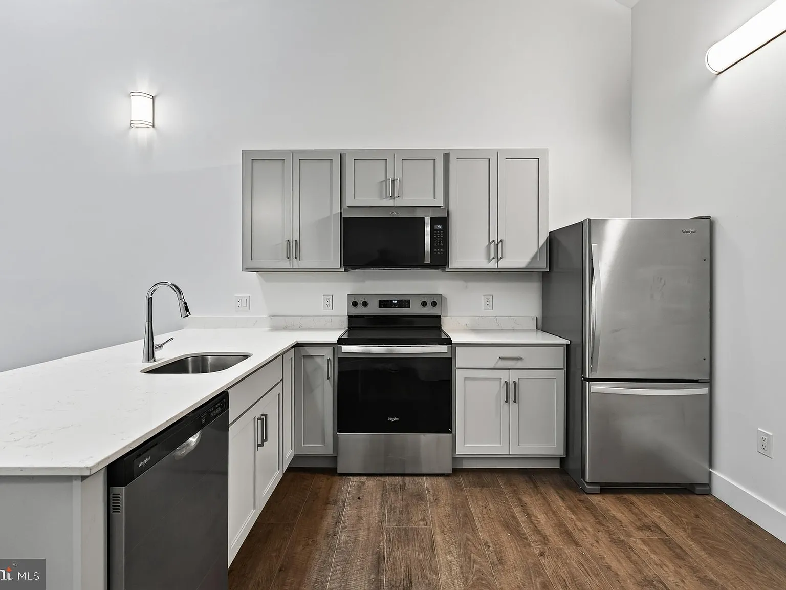 1 bed, 1.5 bath, 970 sqft, $2,295 — Photo 4