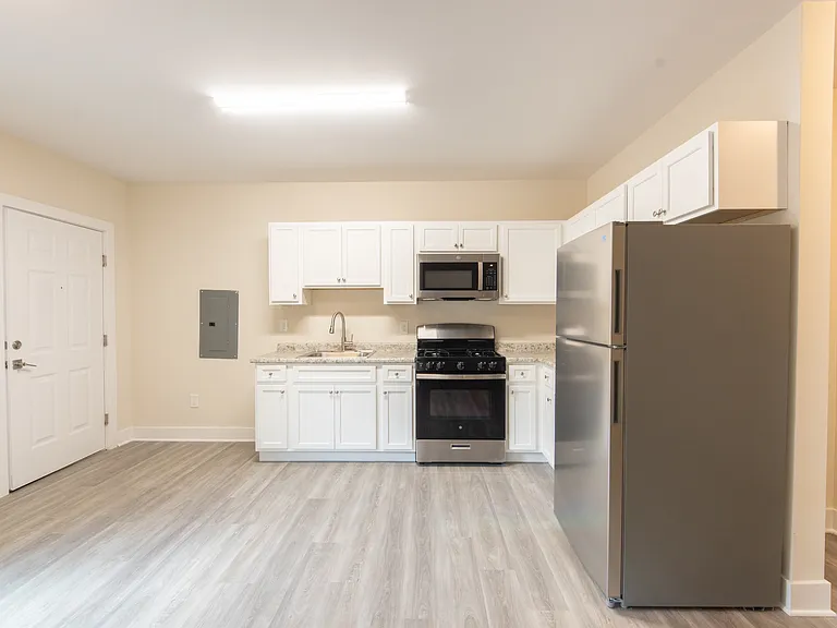 Glasstown Village Apartments — Photo 16