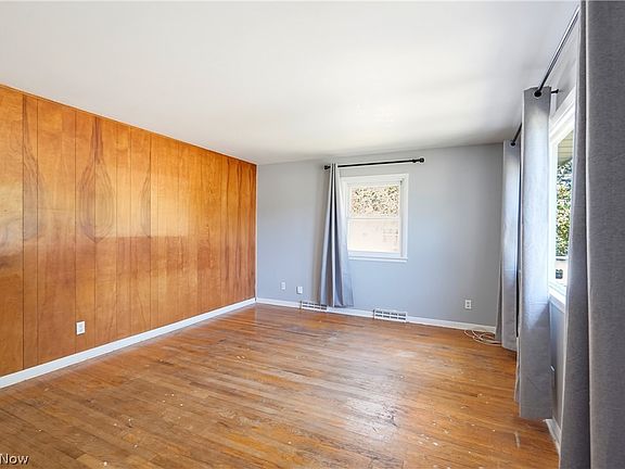 4th image of 2852 Linwood Rd
